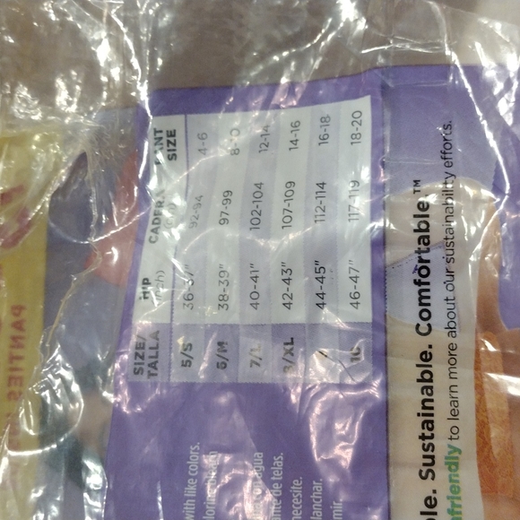 Hanes - Picture 3 of 5